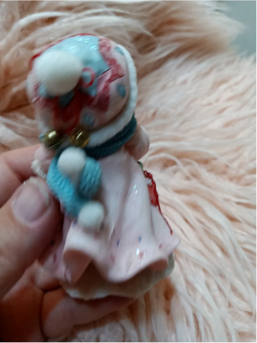Cherished Teddies Winter Christmas Pink Glitter Coat Holding A Gift Happy Hearts